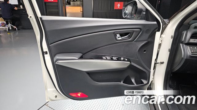 KG Mobility (SsangYong) Tivoli LX 2WD DLX 2015 — фото 24
