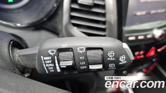 KG Mobility (SsangYong) Tivoli LX 2WD DLX 2015 — фото 30