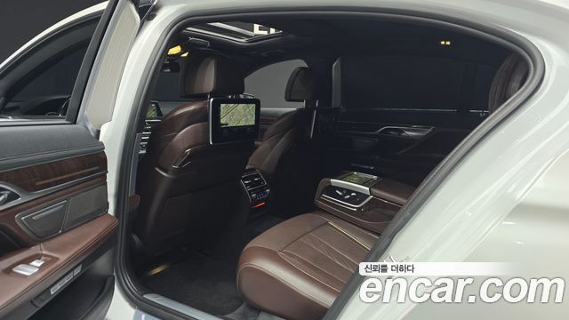 BMW 7 Series (G11) 730Ld xDrive 2016 — фото 11