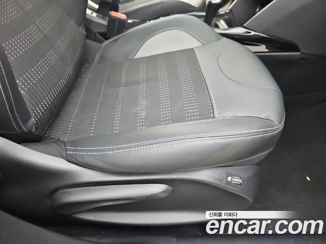 Peugeot 2008 1.6 BlueHDi Feline 2015 — фото 21