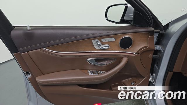 Mercedes-Benz E-Class (W213) E220d Exclusive 2019 — фото 24