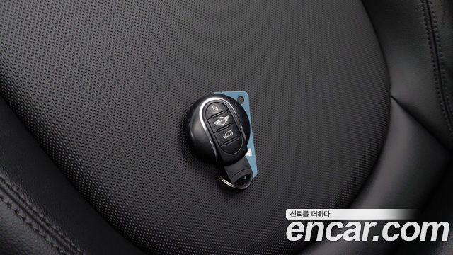 MINI Cooper Clubman Standard 2nd 2016 — фото 24