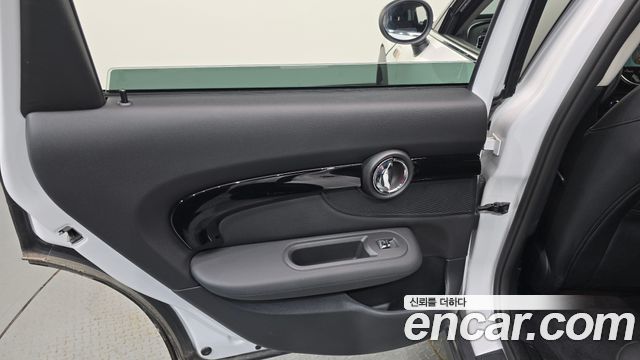 MINI Cooper Clubman Classic 2nd 2024 — фото 25