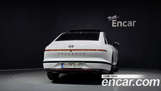 Hyundai Grandeur Hybrid (GN7) Calligraphy 2023 — фото 4