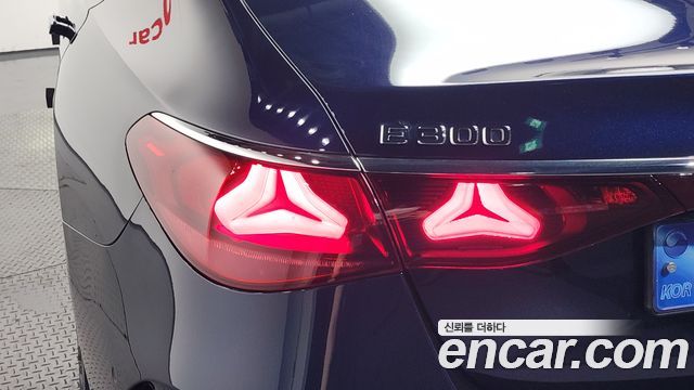 Mercedes-Benz E-Class (W214) E300 4MATIC AMG Line 2024 — фото 23