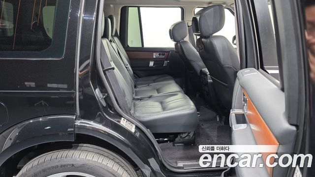 Land Rover Discovery 4 3.0 SDV6 HSE 2016 — фото 12
