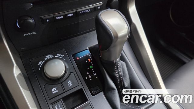 Lexus NX300h Supreme 2017 — фото 9