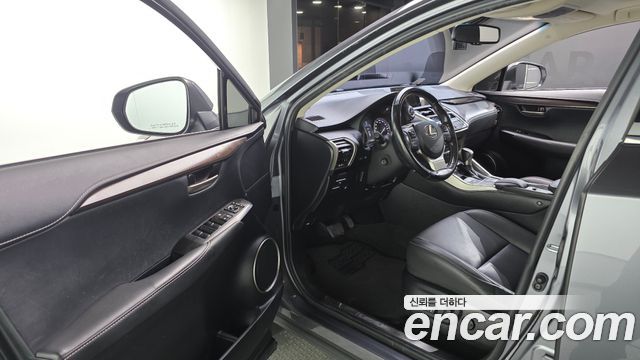 Lexus NX300h Supreme 2017 — фото 10