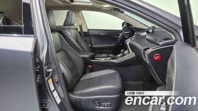 Lexus NX300h Supreme 2017 — фото 11