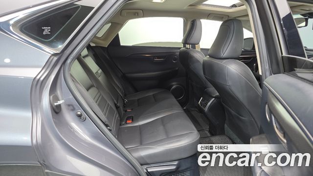 Lexus NX300h Supreme 2017 — фото 12