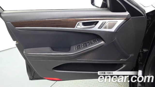 Genesis G80 3.3 GDI AWD Premium Luxury 2019 — фото 24