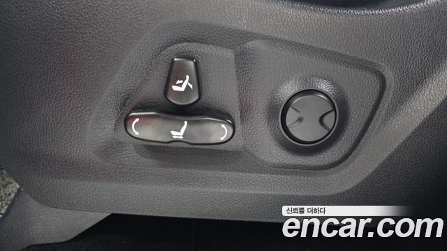 KG Mobility (SsangYong) Rexton Sports Khan Diesel 2.2 4WD Noblesse 2021 — фото 31