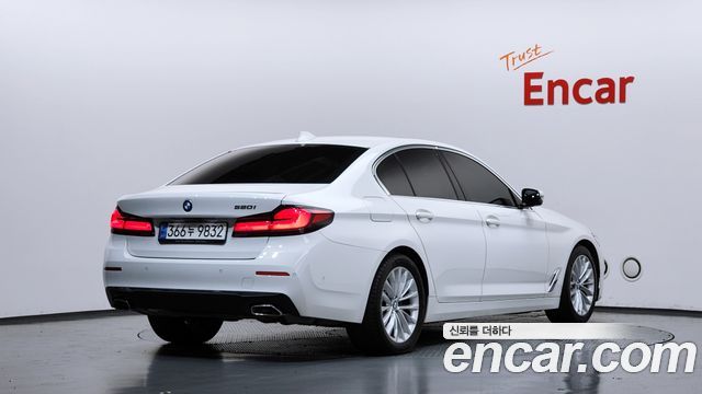 BMW 5 Series (G30) 520i Luxury 2023 — фото 2