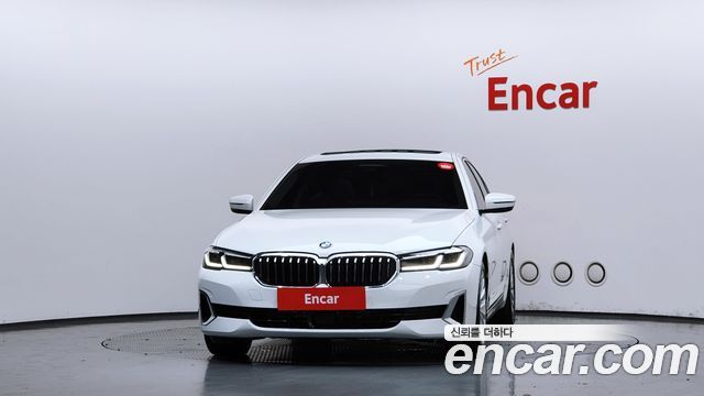 BMW 5 Series (G30) 520i Luxury 2023 — фото 3