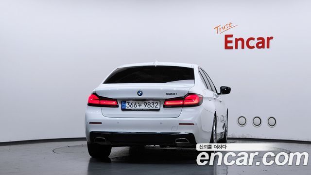 BMW 5 Series (G30) 520i Luxury 2023 — фото 4