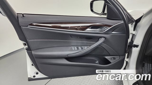 BMW 5 Series (G30) 520i Luxury 2023 — фото 24