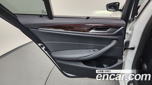 BMW 5 Series (G30) 520i Luxury 2023 — фото 25
