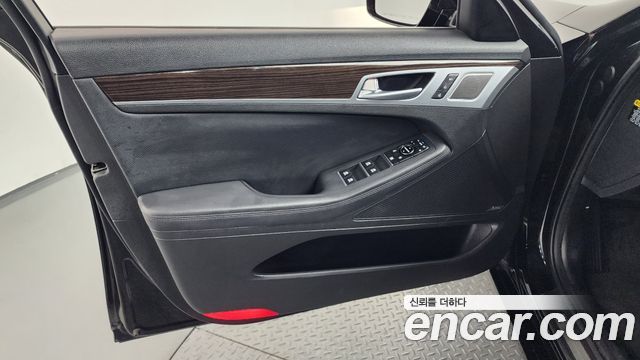 Genesis G80 3.3 GDI AWD Premium Luxury 2018 — фото 24