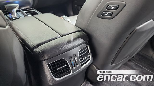 Genesis G80 3.3 GDI AWD Premium Luxury 2018 — фото 32