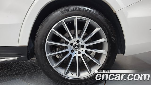 Mercedes-Benz GLS-Class (X166) GLS500 4MATIC 2019 — фото 21