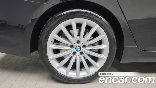 BMW 5 Series (G30) 530i xDrive Luxury 2023 — фото 5