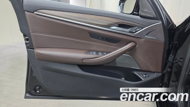 BMW 5 Series (G30) 530i xDrive Luxury 2023 — фото 24