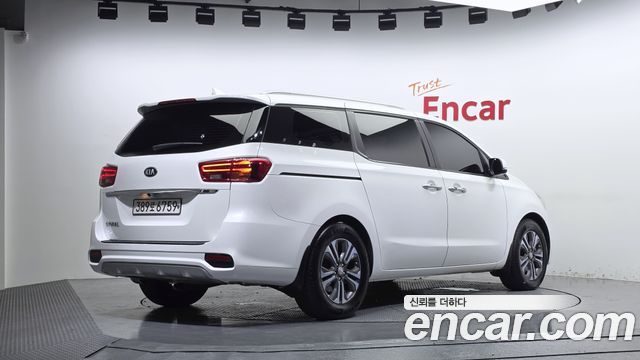 Kia Carnival 9-Seater Luxury 2019 — фото 2