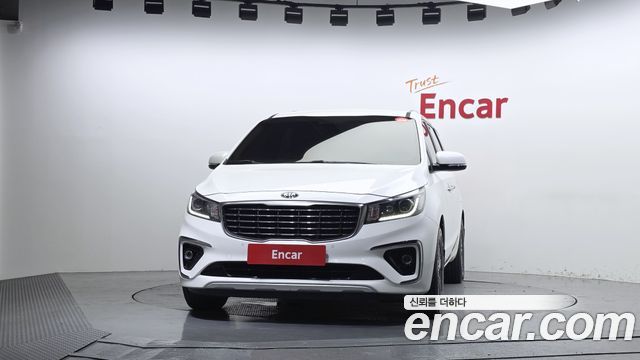 Kia Carnival 9-Seater Luxury 2019 — фото 3