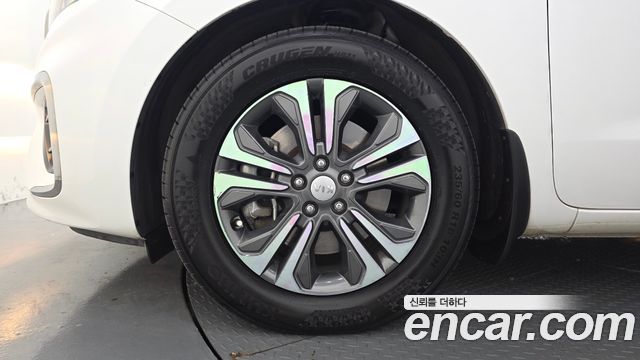 Kia Carnival 9-Seater Luxury 2019 — фото 5
