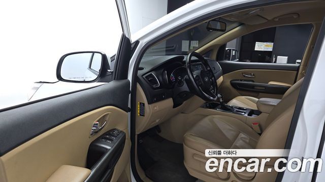 Kia Carnival 9-Seater Luxury 2019 — фото 10