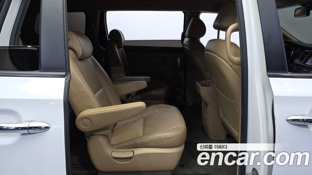 Kia Carnival 9-Seater Luxury 2019 — фото 11