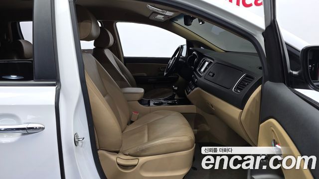 Kia Carnival 9-Seater Luxury 2019 — фото 12