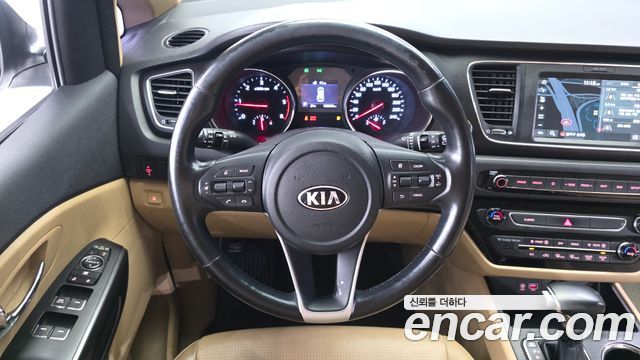 Kia Carnival 9-Seater Luxury 2019 — фото 13