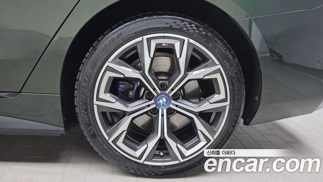 BMW i4 eDrive40 M Sports Pro 2022 — фото 21