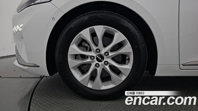 Kia K8 2.5 Gasoline 2WD Noblesse 2022 — фото 5