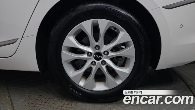 Kia K8 2.5 Gasoline 2WD Noblesse 2022 — фото 21