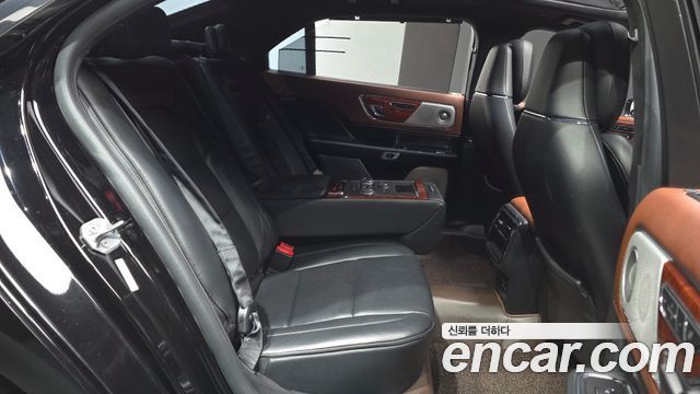 Lincoln Continental (X) 3.0 Presidential AWD 2017 — фото 12