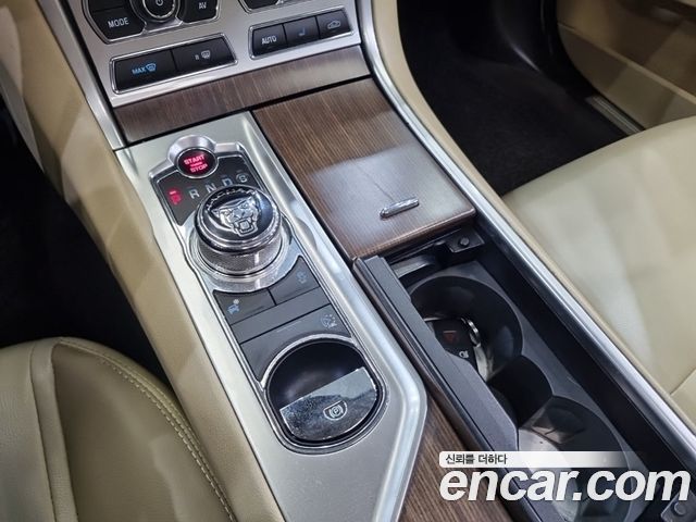Jaguar XF 2.2D Luxury X250 2013 — фото 8