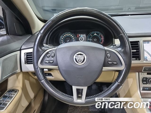 Jaguar XF 2.2D Luxury X250 2013 — фото 11