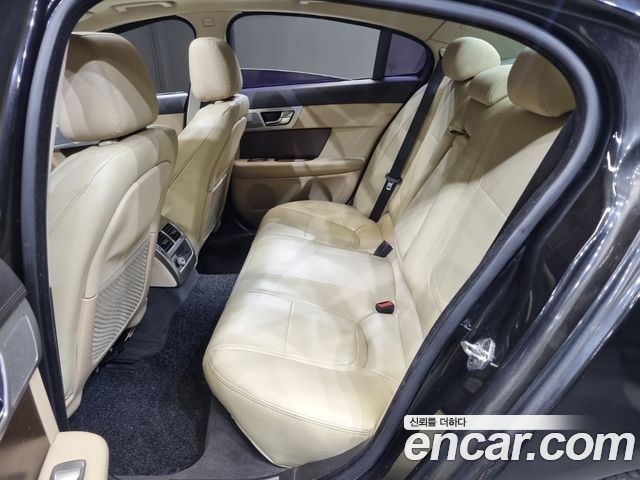 Jaguar XF 2.2D Luxury X250 2013 — фото 17