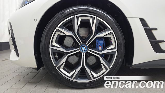 BMW i4 eDrive40 M Sports Pro 2023 — фото 5