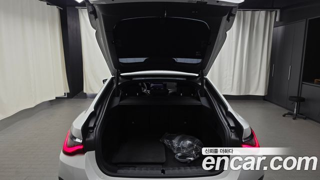 BMW i4 eDrive40 M Sports Pro 2023 — фото 20