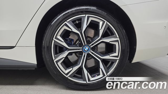 BMW i4 eDrive40 M Sports Pro 2023 — фото 21