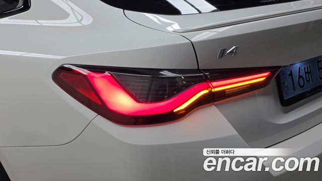 BMW i4 eDrive40 M Sports Pro 2023 — фото 23