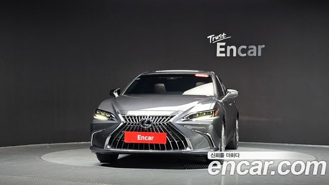 Lexus ES300h (VII) Executive 2025 — фото 3