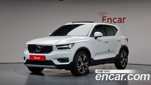 Volvo XC40 B4 Inscription 2022 — фото 11