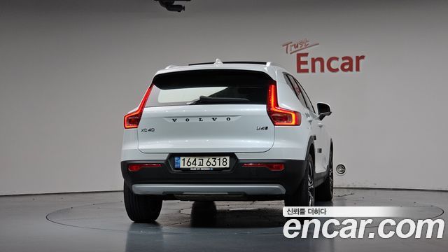 Volvo XC40 B4 Inscription 2022 — фото 4