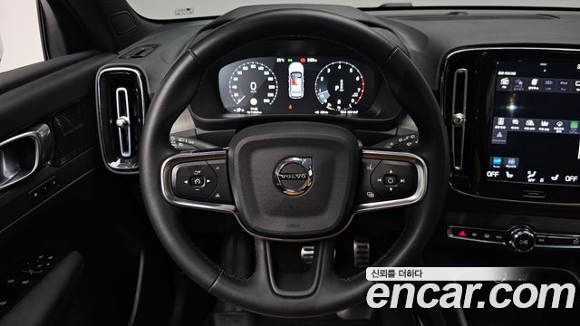 Volvo XC40 B4 Inscription 2022 — фото 17
