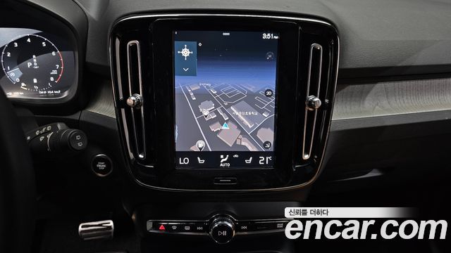 Volvo XC40 B4 Inscription 2022 — фото 18