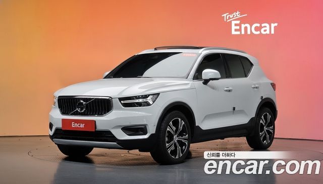 Volvo XC40 B4 Inscription 2022 — фото 1